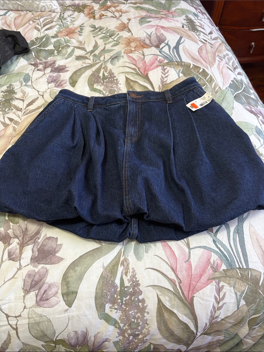Reitmans Navy Pleated Bubble Denim Shorts
